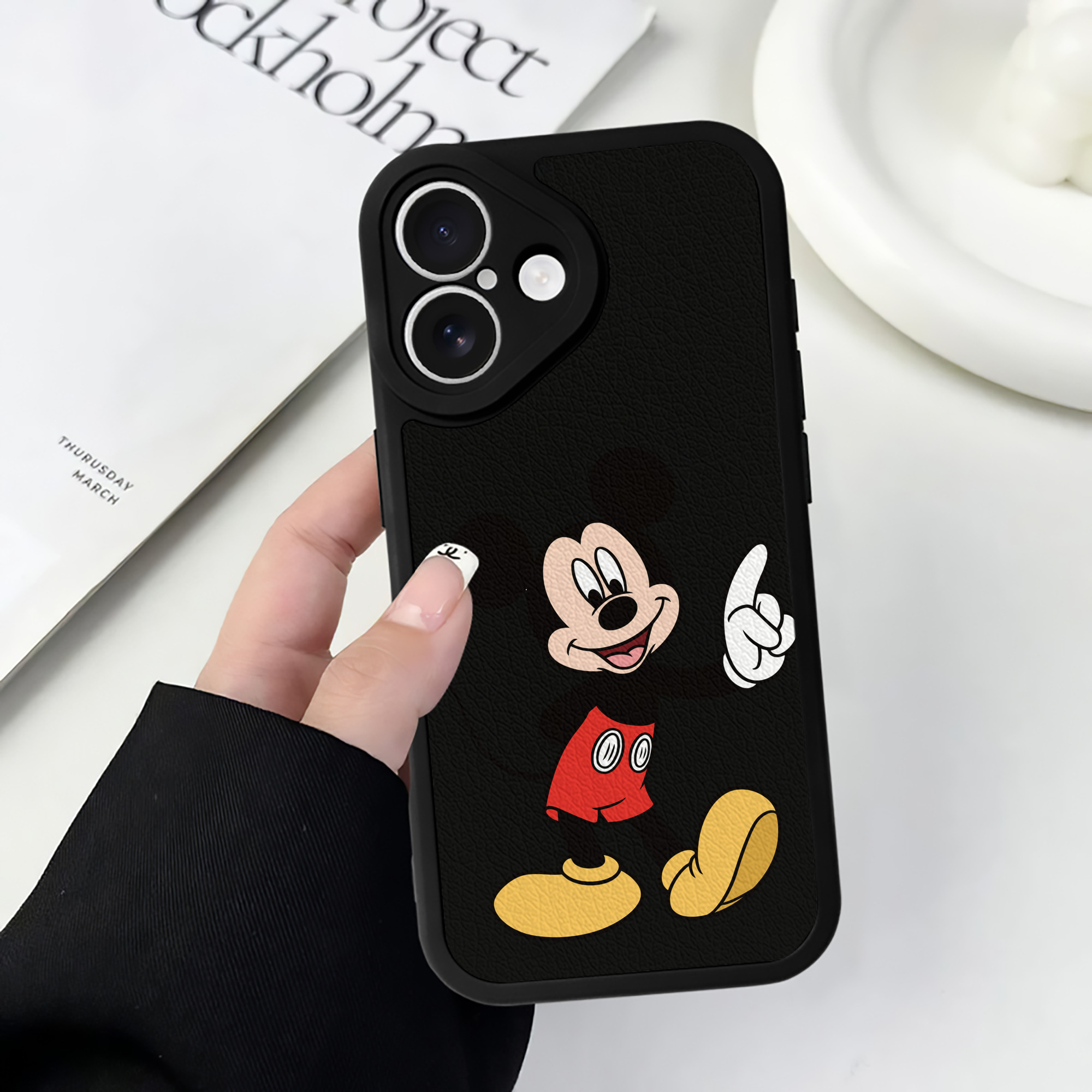 （画像用） ミッキーマウス Mickey Mouse 【iPhone 16シリーズ対応】シリコンスマホケース（レザー調） 材質：シリコン
